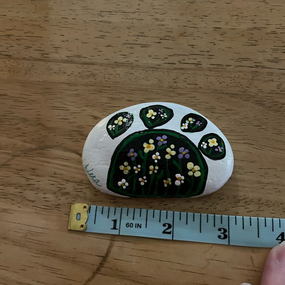Hand crafted painted floral paw rock white background stone 3x1.5 inch approx - Picture 9 of 13